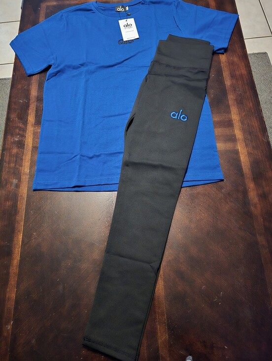 ALO Yoga Pants - Alo Active Blue Tee + Black Leggings Set